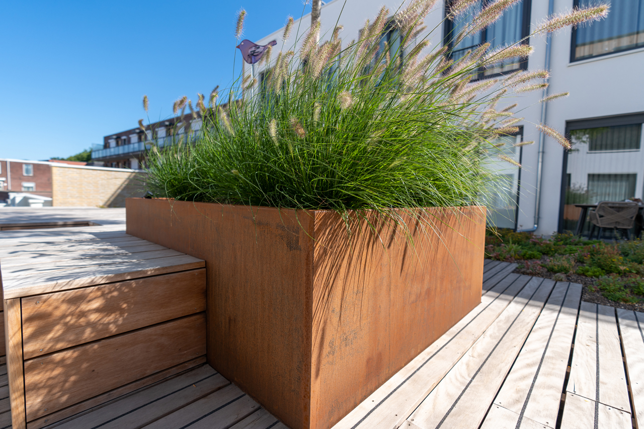 CARREZ mit Füßen – Corten Stahl